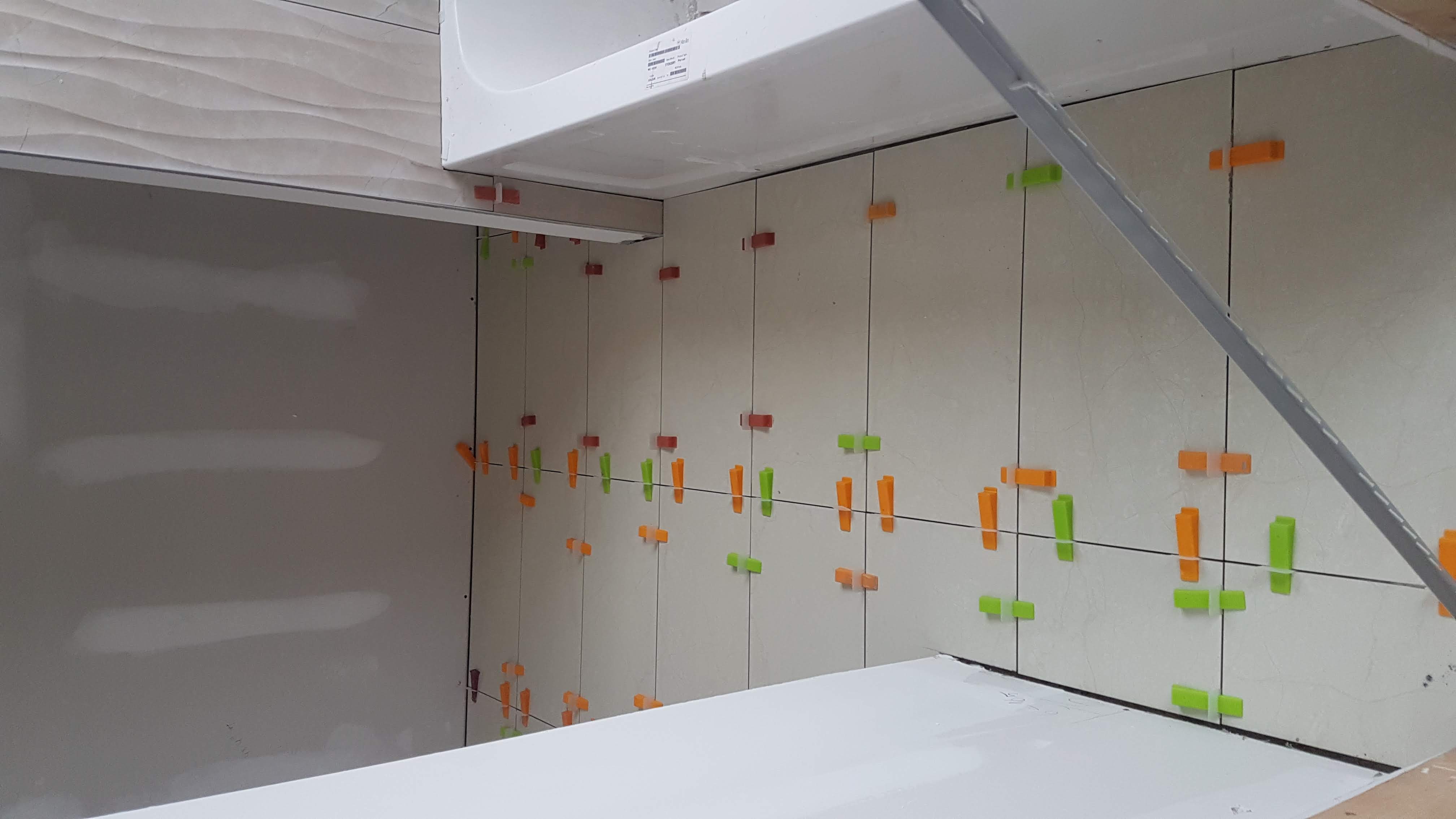 Tiled shower wall installation